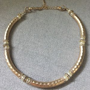 Gold/Pearl fashion necklace